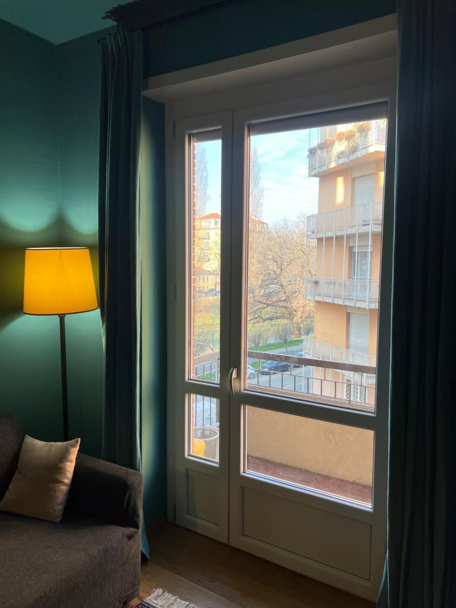 Room With Private Balcony On The Dora River トリノ エクステリア 写真