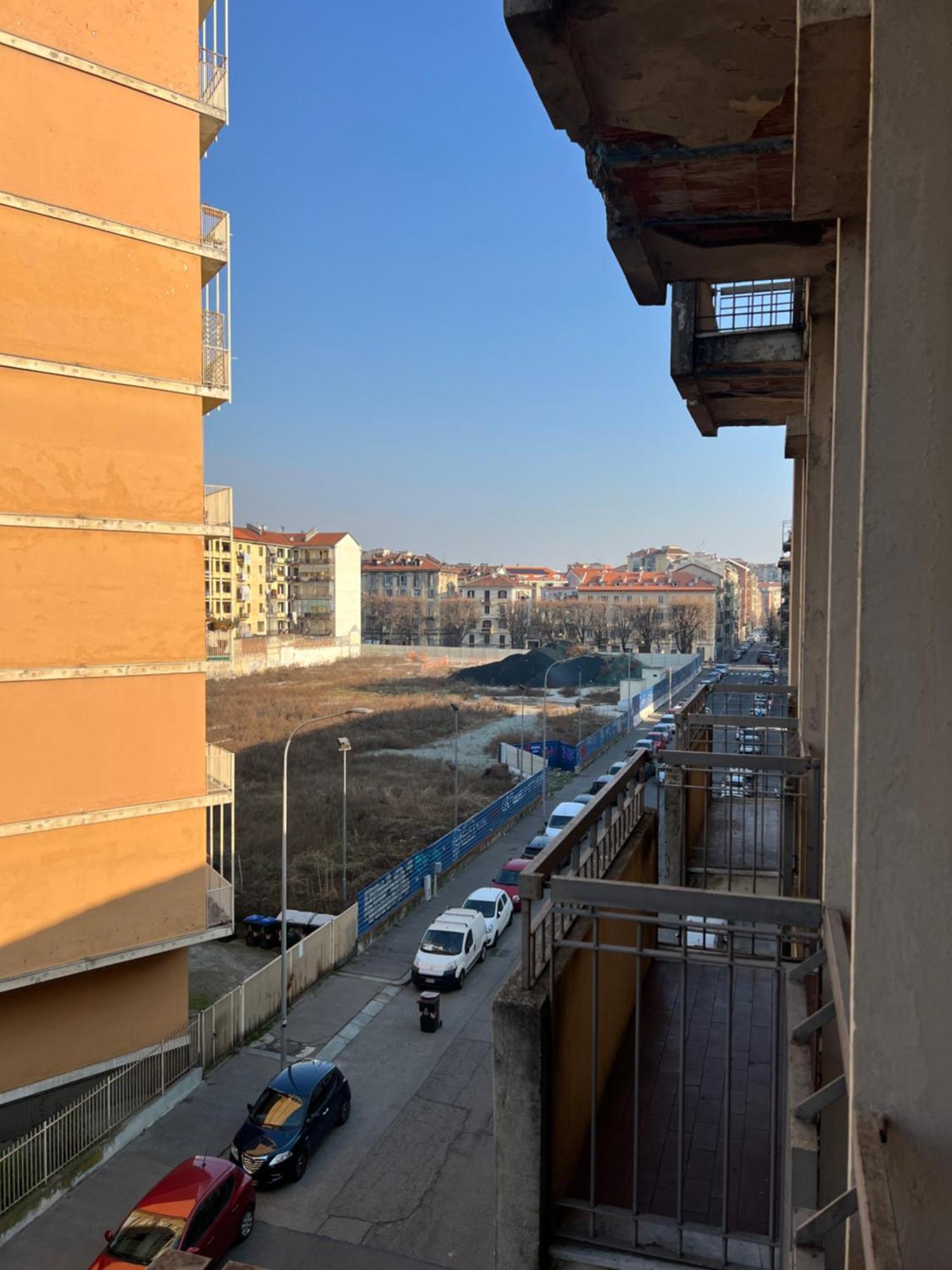 Room With Private Balcony On The Dora River トリノ エクステリア 写真